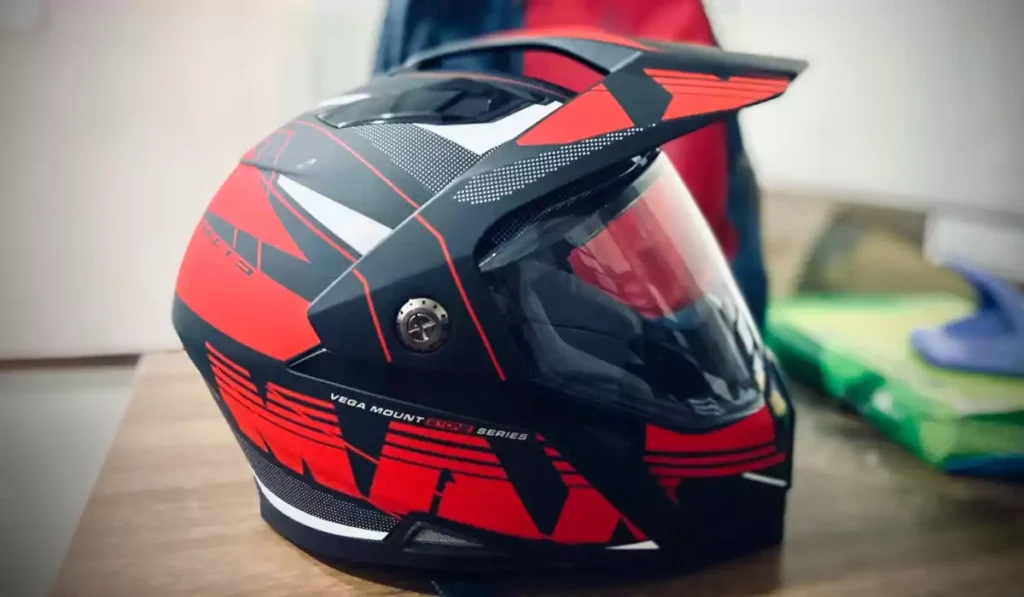 How to Clean a Plastic Visor of Motorcycle Helmet