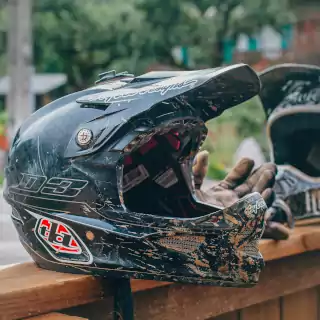 how to clean motorcycle helmet at home